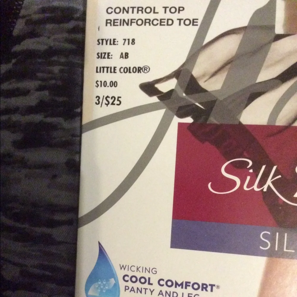 NWT vintage Silk Reflections Hosiery size AB